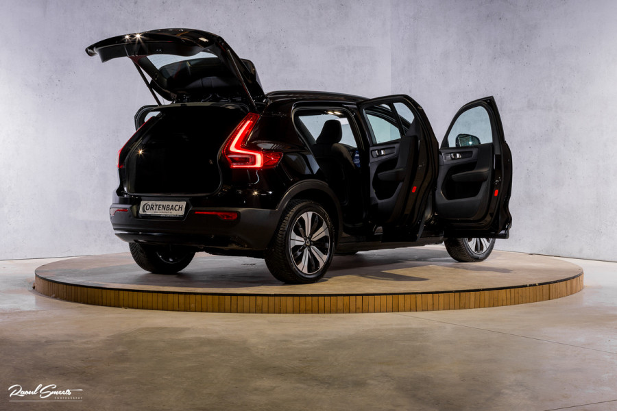 Volvo XC40 Recharge Ultimate 70 kWh | Zwenkbare trekhaak | Panorama dak | Memory | Adaptieve cruise | Blis | Memory |