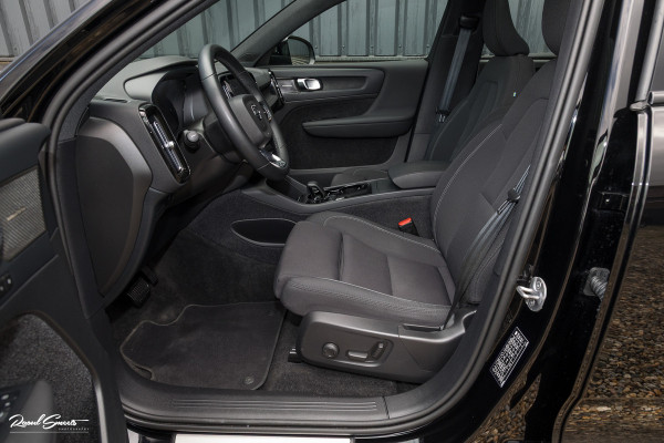 Volvo XC40 Recharge Ultimate 70 kWh | Zwenkbare trekhaak | Panorama dak | Memory | Adaptieve cruise | Blis | Memory |