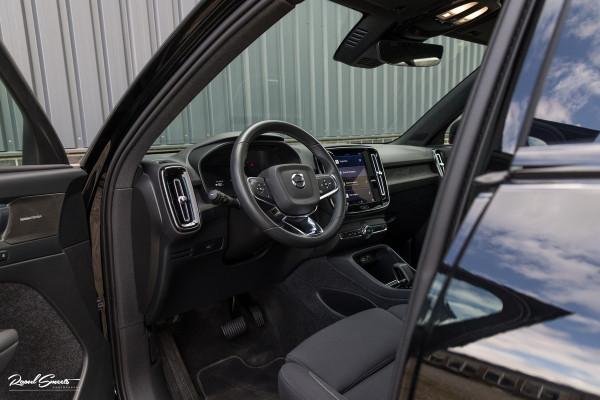 Volvo XC40 Recharge Ultimate 70 kWh | Zwenkbare trekhaak | Panorama dak | Memory | Adaptieve cruise | Blis | Memory |