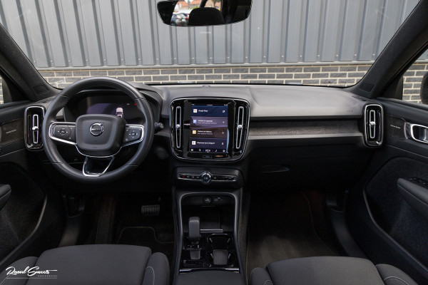 Volvo XC40 Recharge Ultimate 70 kWh | Zwenkbare trekhaak | Panorama dak | Memory | Adaptieve cruise | Blis | Memory |