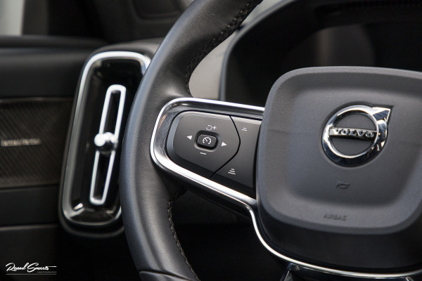 Volvo XC40 Recharge Ultimate 70 kWh | Zwenkbare trekhaak | Panorama dak | Memory | Adaptieve cruise | Blis | Memory |
