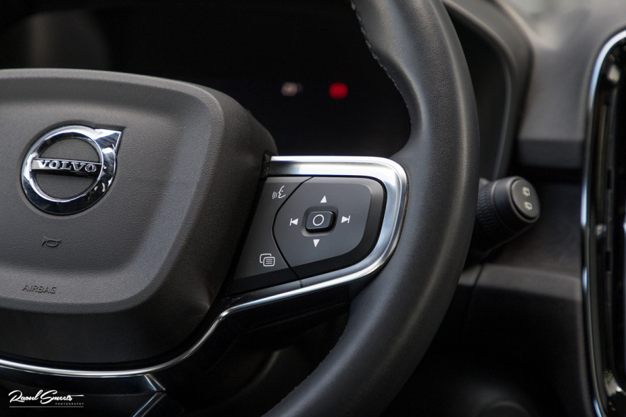 Volvo XC40 Recharge Ultimate 70 kWh | Zwenkbare trekhaak | Panorama dak | Memory | Adaptieve cruise | Blis | Memory |