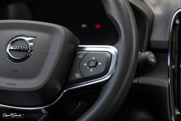 Volvo XC40 Recharge Ultimate 70 kWh | Zwenkbare trekhaak | Panorama dak | Memory | Adaptieve cruise | Blis | Memory |