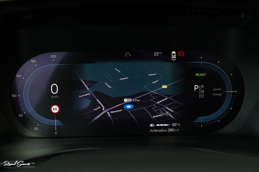 Volvo XC40 Recharge Ultimate 70 kWh | Zwenkbare trekhaak | Panorama dak | Memory | Adaptieve cruise | Blis | Memory |