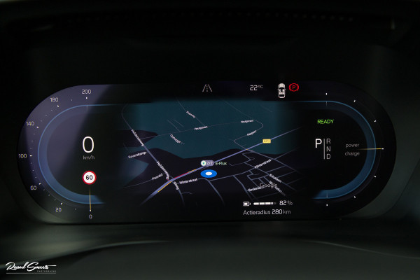 Volvo XC40 Recharge Ultimate 70 kWh | Zwenkbare trekhaak | Panorama dak | Memory | Adaptieve cruise | Blis | Memory |