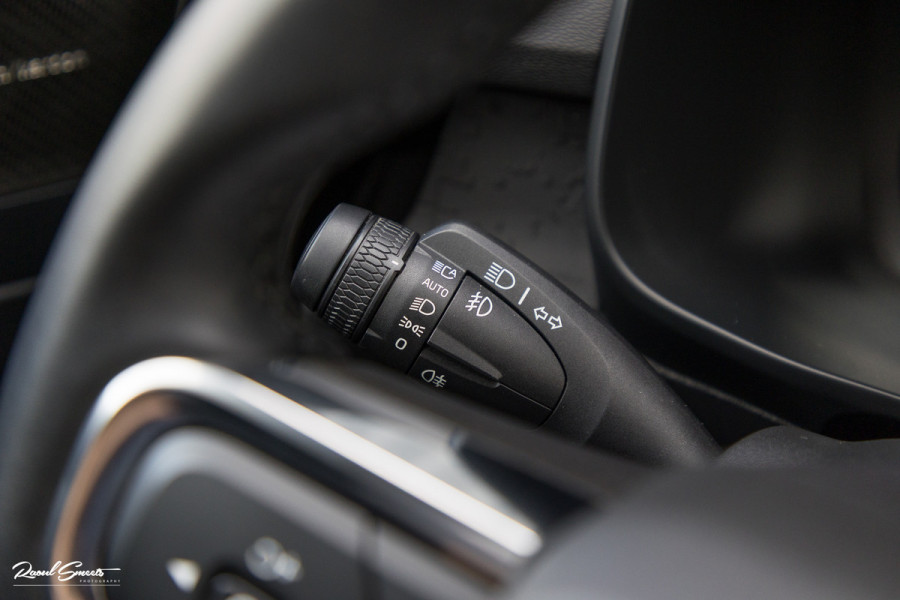 Volvo XC40 Recharge Ultimate 70 kWh | Zwenkbare trekhaak | Panorama dak | Memory | Adaptieve cruise | Blis | Memory |