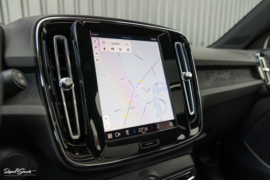 Volvo XC40 Recharge Ultimate 70 kWh | Zwenkbare trekhaak | Panorama dak | Memory | Adaptieve cruise | Blis | Memory |