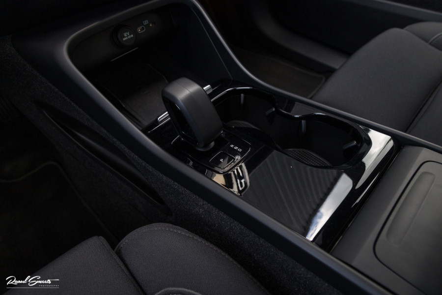 Volvo XC40 Recharge Ultimate 70 kWh | Zwenkbare trekhaak | Panorama dak | Memory | Adaptieve cruise | Blis | Memory |