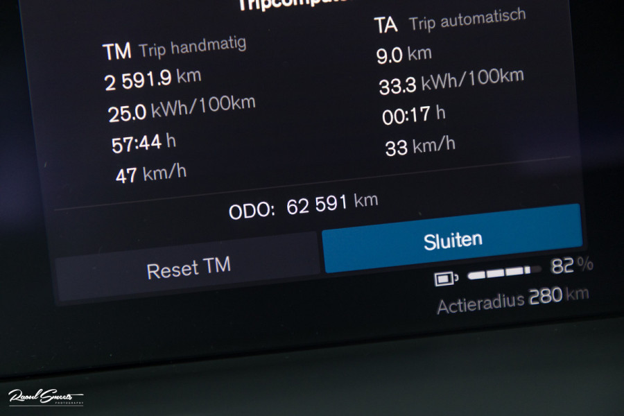 Volvo XC40 Recharge Ultimate 70 kWh | Zwenkbare trekhaak | Panorama dak | Memory | Adaptieve cruise | Blis | Memory |