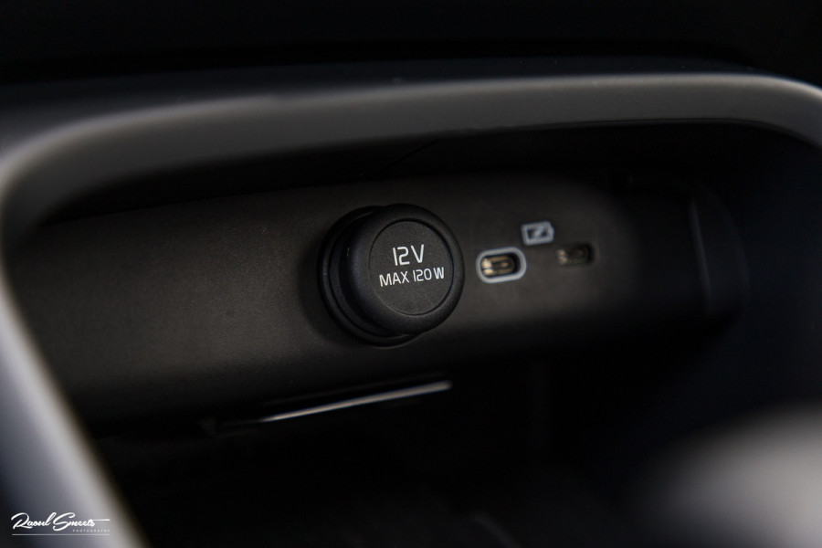 Volvo XC40 Recharge Ultimate 70 kWh | Zwenkbare trekhaak | Panorama dak | Memory | Adaptieve cruise | Blis | Memory |