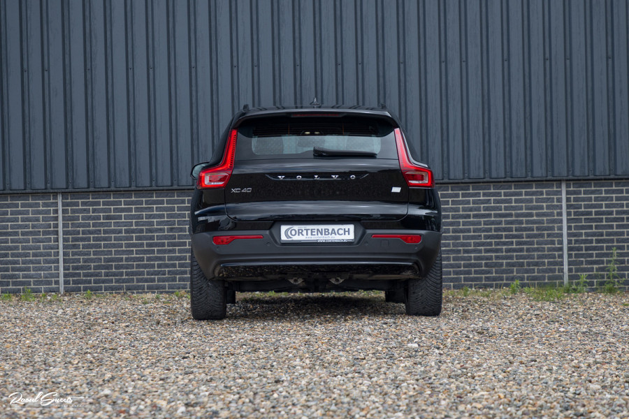 Volvo XC40 Recharge Ultimate 70 kWh | Zwenkbare trekhaak | Panorama dak | Memory | Adaptieve cruise | Blis | Memory |