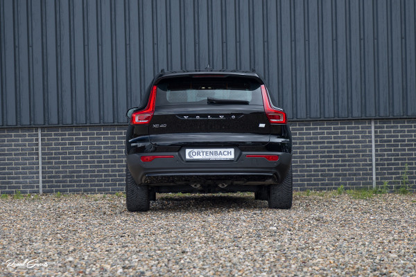Volvo XC40 Recharge Ultimate 70 kWh | Zwenkbare trekhaak | Panorama dak | Memory | Adaptieve cruise | Blis | Memory |