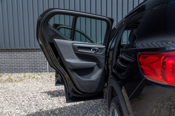 Volvo XC40 Recharge Ultimate 70 kWh | Zwenkbare trekhaak | Panorama dak | Memory | Adaptieve cruise | Blis | Memory |
