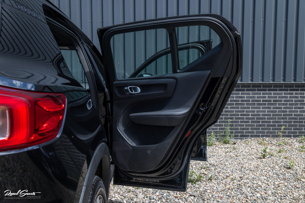 Volvo XC40 Recharge Ultimate 70 kWh | Zwenkbare trekhaak | Panorama dak | Memory | Adaptieve cruise | Blis | Memory |