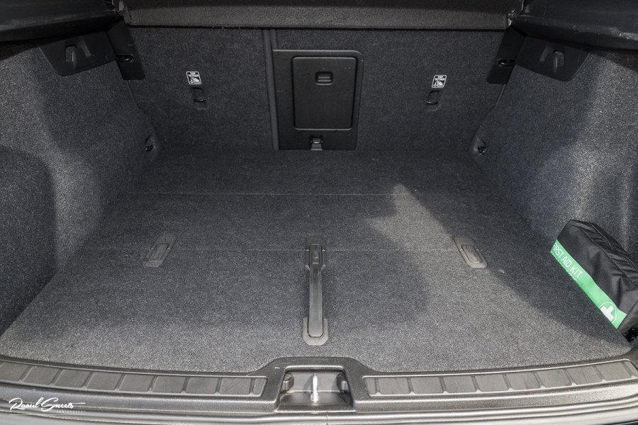 Volvo XC40 Recharge Ultimate 70 kWh | Zwenkbare trekhaak | Panorama dak | Memory | Adaptieve cruise | Blis | Memory |