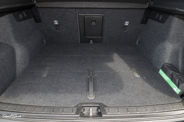 Volvo XC40 Recharge Ultimate 70 kWh | Zwenkbare trekhaak | Panorama dak | Memory | Adaptieve cruise | Blis | Memory |