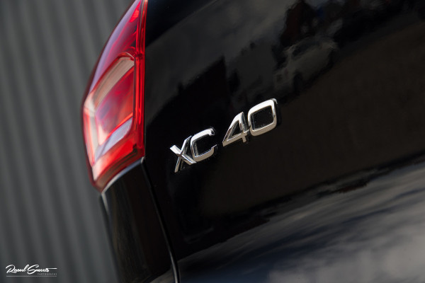 Volvo XC40 Recharge Ultimate 70 kWh | Zwenkbare trekhaak | Panorama dak | Memory | Adaptieve cruise | Blis | Memory |
