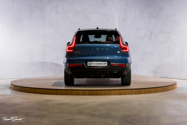 Volvo XC40 Recharge Twin Plus 78 kWh | Zwenkbare trekhaak | Adaptieve cruise | Blis | Metallic |