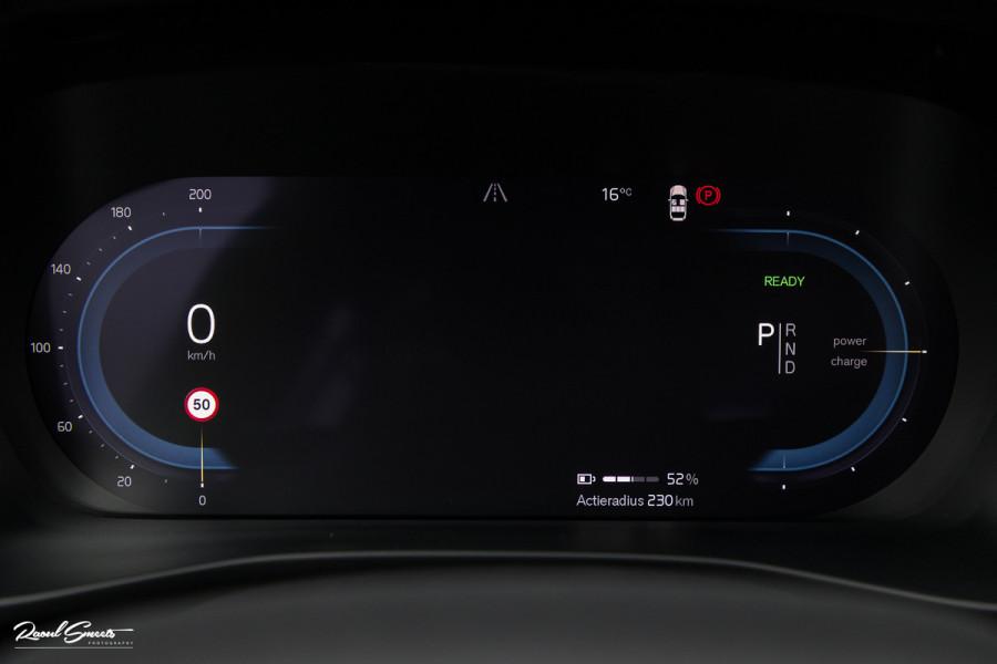 Volvo XC40 Recharge Plus 70 kWh | Adaptieve cruise | Blis | 19 Inch | Full LED |
