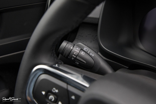 Volvo XC40 Recharge Plus 70 kWh | Adaptieve cruise | Blis | 19 Inch | Full LED |