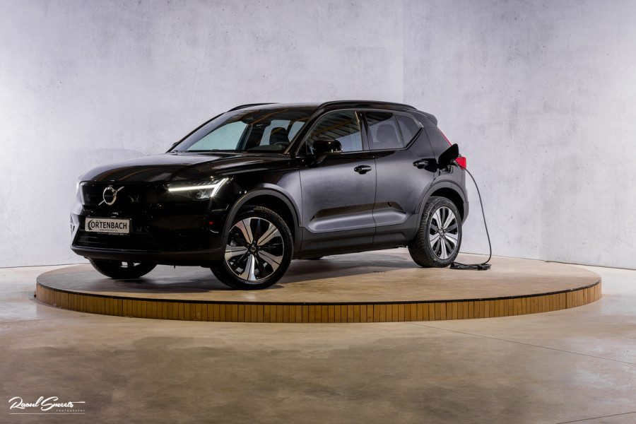 Volvo XC40 Recharge Plus 70 kWh  | Zwenkbare trekhaak | Adaptieve cruise | Blis | Full LED |