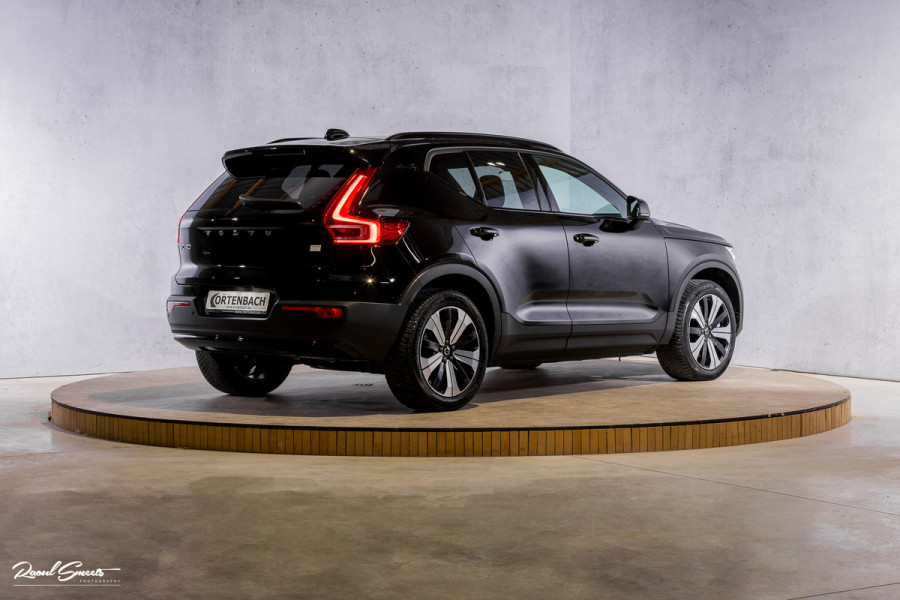 Volvo XC40 Recharge Plus 70 kWh  | Zwenkbare trekhaak | Adaptieve cruise | Blis | Full LED |