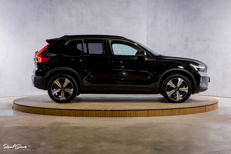 Volvo XC40 Recharge Plus 70 kWh  | Zwenkbare trekhaak | Adaptieve cruise | Blis | Full LED |