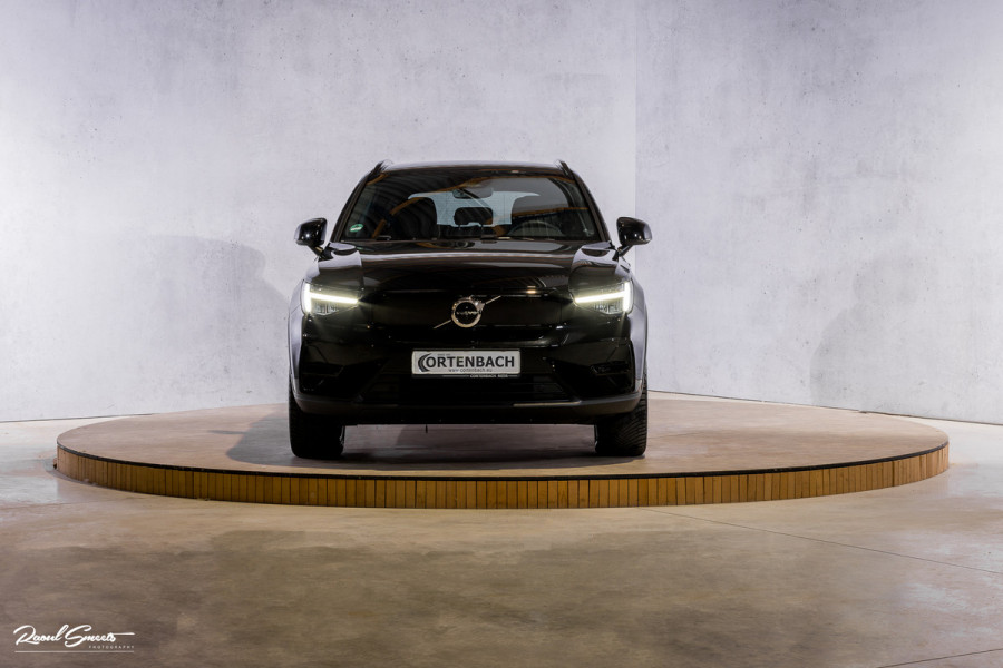 Volvo XC40 Recharge Plus 70 kWh  | Zwenkbare trekhaak | Adaptieve cruise | Blis | Full LED |