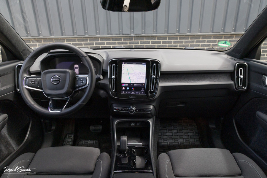 Volvo XC40 Recharge Plus 70 kWh  | Zwenkbare trekhaak | Adaptieve cruise | Blis | Full LED |