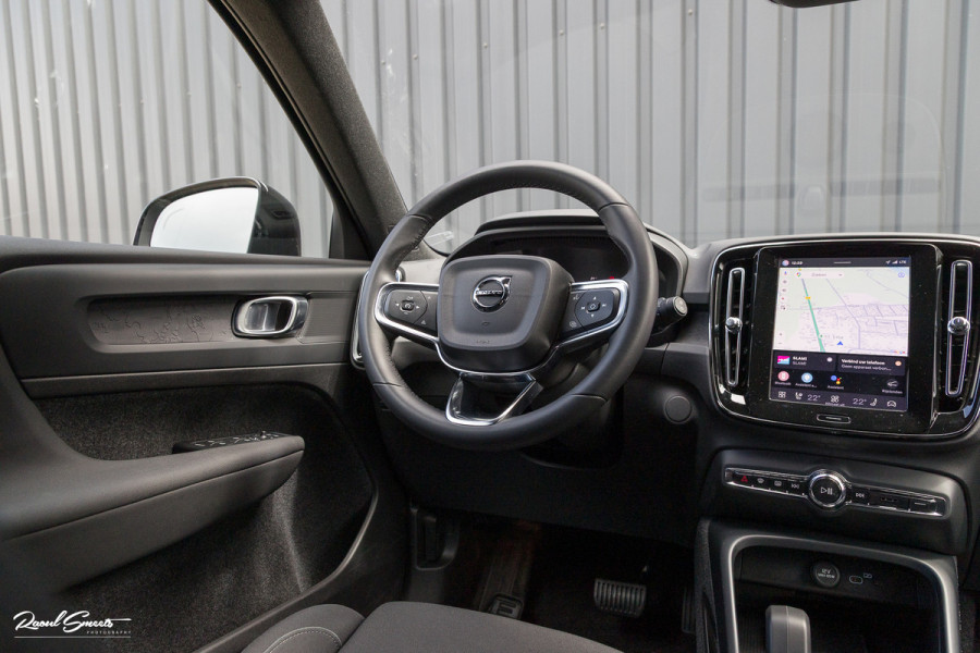 Volvo XC40 Recharge Plus 70 kWh  | Zwenkbare trekhaak | Adaptieve cruise | Blis | Full LED |