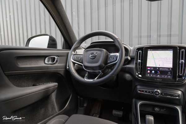 Volvo XC40 Recharge Plus 70 kWh  | Zwenkbare trekhaak | Adaptieve cruise | Blis | Full LED |