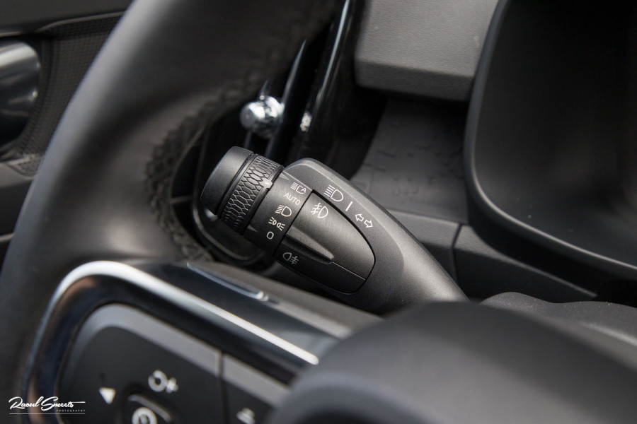 Volvo XC40 Recharge Plus 70 kWh  | Zwenkbare trekhaak | Adaptieve cruise | Blis | Full LED |