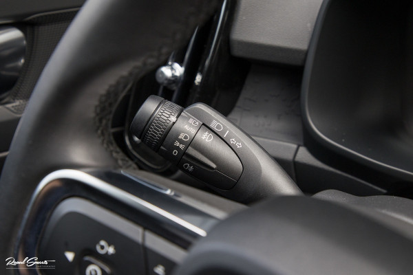 Volvo XC40 Recharge Plus 70 kWh  | Zwenkbare trekhaak | Adaptieve cruise | Blis | Full LED |