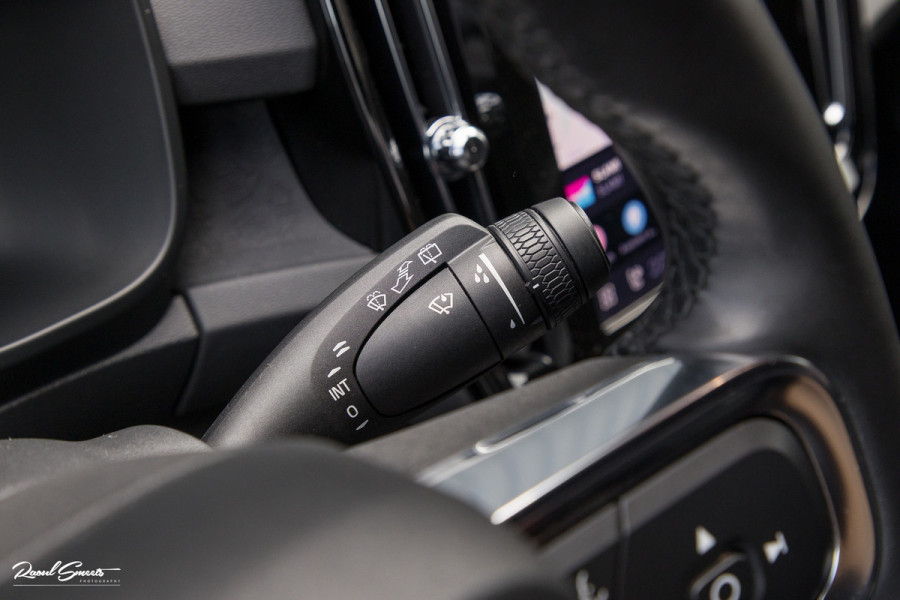 Volvo XC40 Recharge Plus 70 kWh  | Zwenkbare trekhaak | Adaptieve cruise | Blis | Full LED |