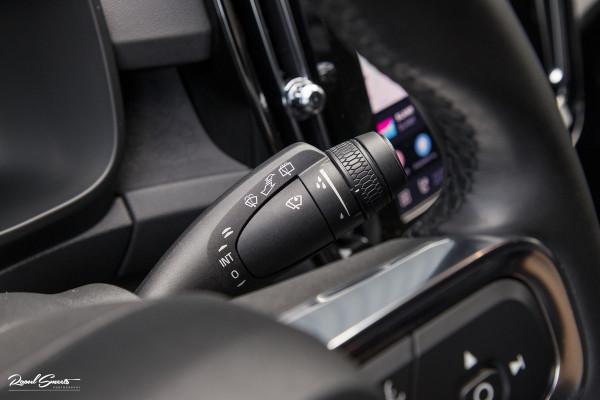 Volvo XC40 Recharge Plus 70 kWh  | Zwenkbare trekhaak | Adaptieve cruise | Blis | Full LED |