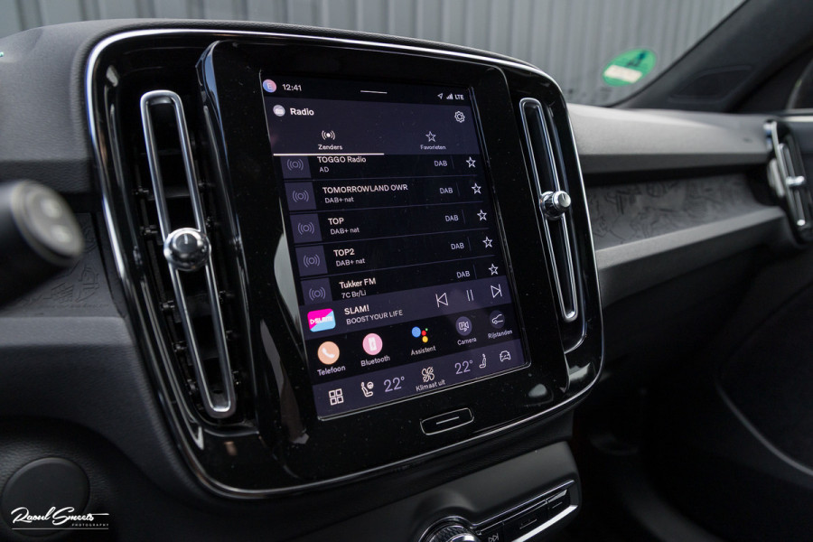 Volvo XC40 Recharge Plus 70 kWh  | Zwenkbare trekhaak | Adaptieve cruise | Blis | Full LED |