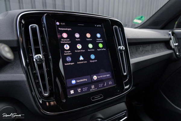 Volvo XC40 Recharge Plus 70 kWh  | Zwenkbare trekhaak | Adaptieve cruise | Blis | Full LED |