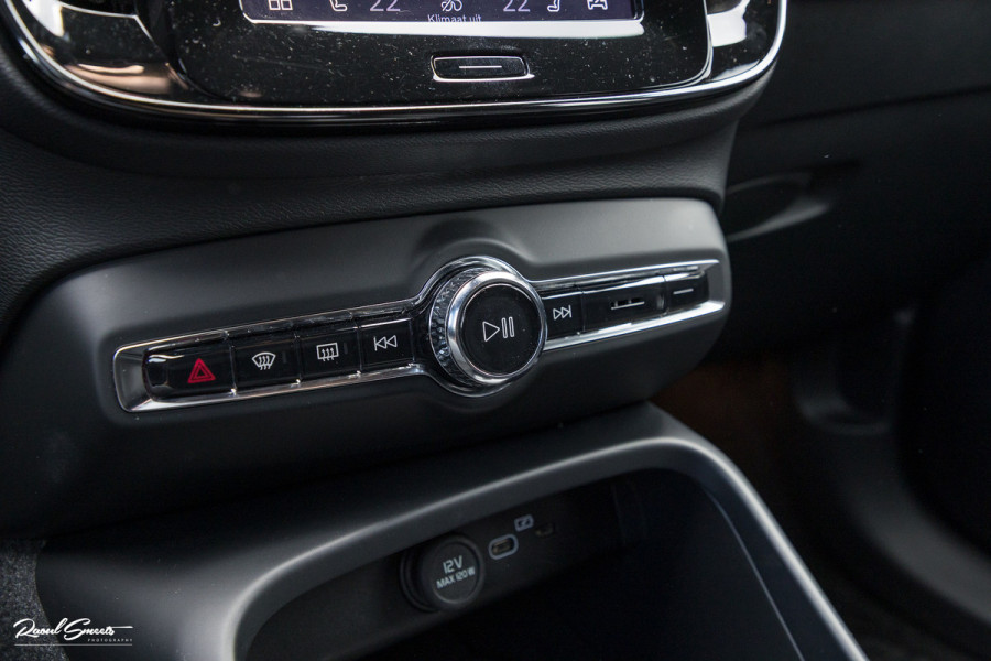 Volvo XC40 Recharge Plus 70 kWh  | Zwenkbare trekhaak | Adaptieve cruise | Blis | Full LED |