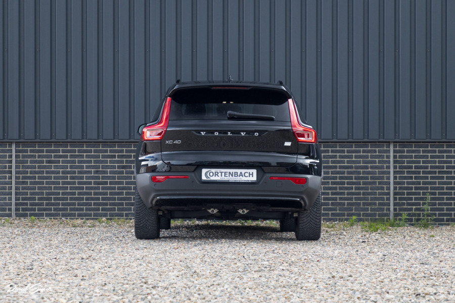 Volvo XC40 Recharge Plus 70 kWh  | Zwenkbare trekhaak | Adaptieve cruise | Blis | Full LED |