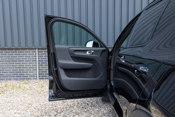 Volvo XC40 Recharge Plus 70 kWh  | Zwenkbare trekhaak | Adaptieve cruise | Blis | Full LED |
