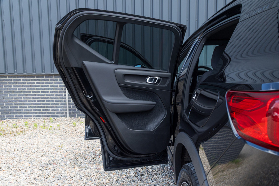 Volvo XC40 Recharge Plus 70 kWh  | Zwenkbare trekhaak | Adaptieve cruise | Blis | Full LED |