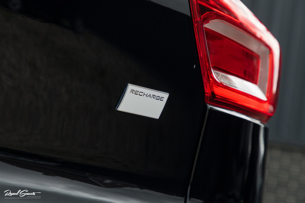 Volvo XC40 Recharge Plus 70 kWh  | Zwenkbare trekhaak | Adaptieve cruise | Blis | Full LED |