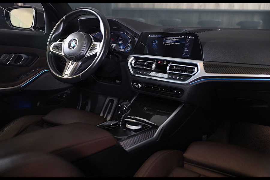 BMW 3 Serie Touring 320e M Line / Carbon / Bruin Leder / Navi / Camera / Cruise Control / F1 / Open Panorama / Led / Pdc / 19 Inch