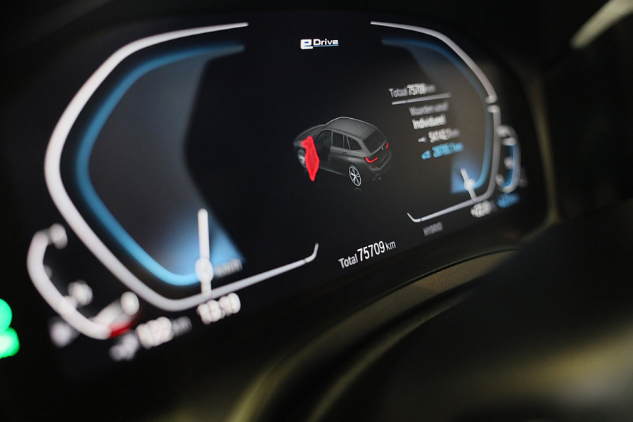 BMW 3 Serie Touring 320e M Line / Carbon / Bruin Leder / Navi / Camera / Cruise Control / F1 / Open Panorama / Led / Pdc / 19 Inch