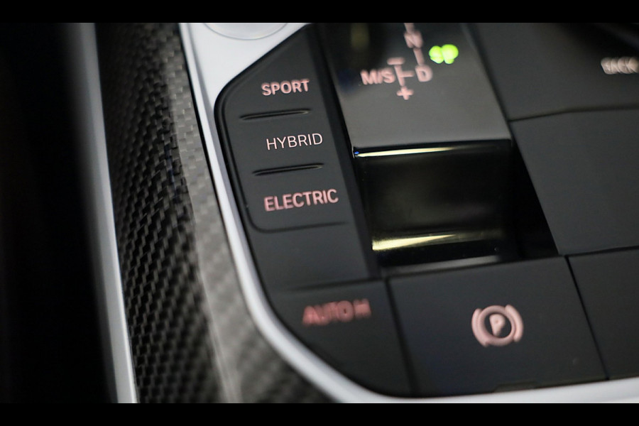 BMW 3 Serie Touring 320e M Line / Carbon / Bruin Leder / Navi / Camera / Cruise Control / F1 / Open Panorama / Led / Pdc / 19 Inch