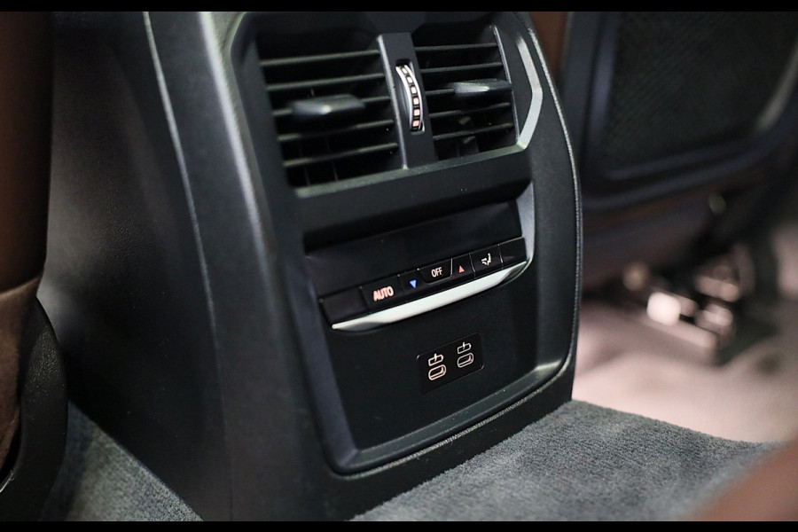 BMW 3 Serie Touring 320e M Line / Carbon / Bruin Leder / Navi / Camera / Cruise Control / F1 / Open Panorama / Led / Pdc / 19 Inch