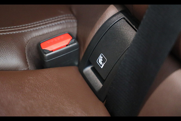 BMW 3 Serie Touring 320e M Line / Carbon / Bruin Leder / Navi / Camera / Cruise Control / F1 / Open Panorama / Led / Pdc / 19 Inch