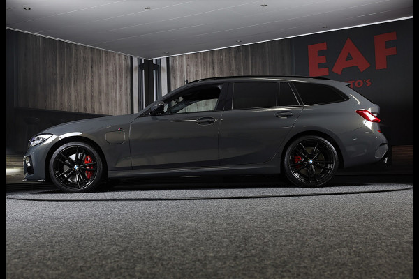 BMW 3 Serie Touring 320e M Line / Carbon / Bruin Leder / Navi / Camera / Cruise Control / F1 / Open Panorama / Led / Pdc / 19 Inch