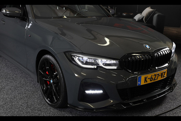BMW 3 Serie Touring 320e M Line / Carbon / Bruin Leder / Navi / Camera / Cruise Control / F1 / Open Panorama / Led / Pdc / 19 Inch