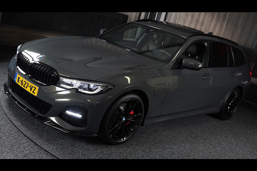 BMW 3 Serie Touring 320e M Line / Carbon / Bruin Leder / Navi / Camera / Cruise Control / F1 / Open Panorama / Led / Pdc / 19 Inch